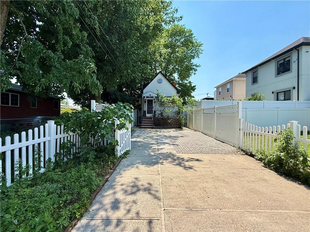 90 Hickory Avenue Arrochar Staten Island NY 10305