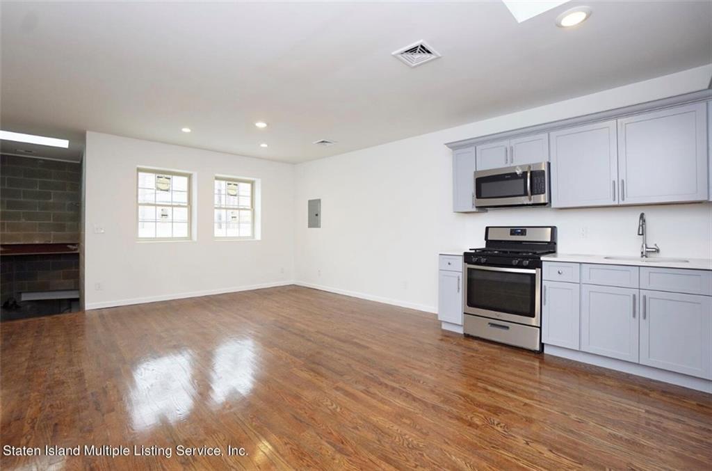 3018 Richmond Terrace Mariner's Harbor Staten Island NY 10303