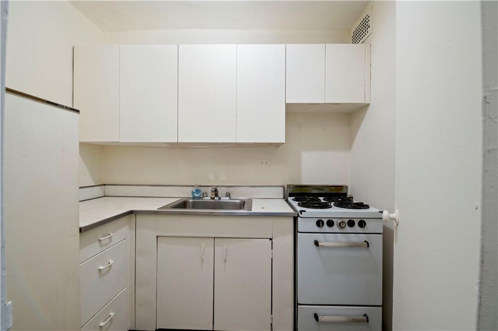 185 Hall Street Clinton Hill Brooklyn NY 11205
