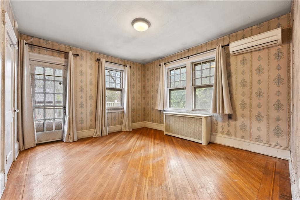 58 Vanderbilt Avenue Clifton Staten Island NY 10304