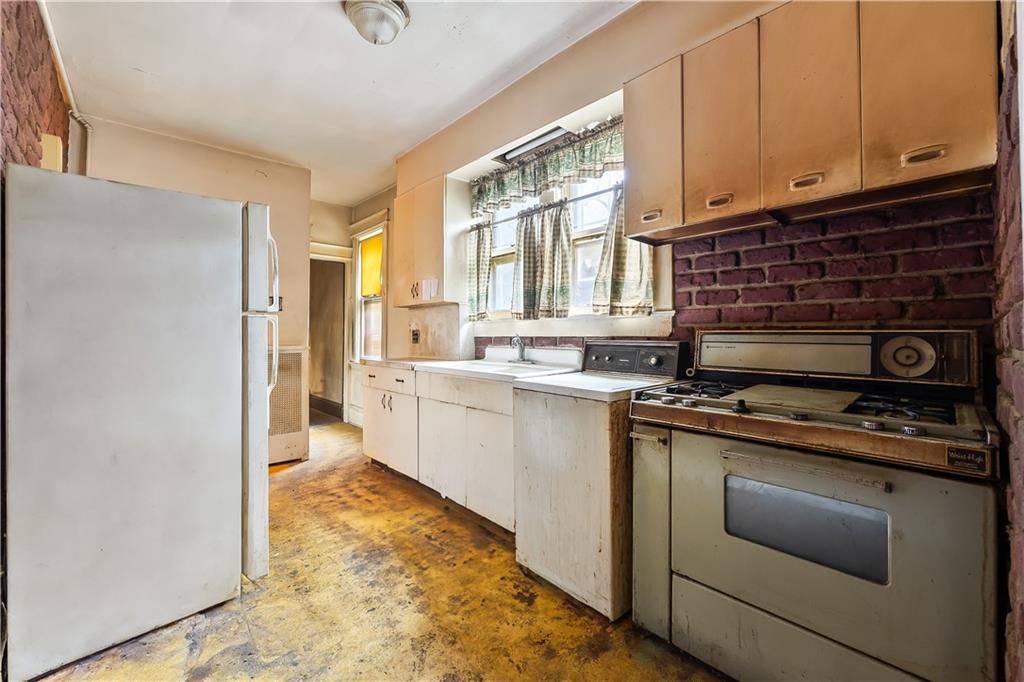 58 Vanderbilt Avenue Clifton Staten Island NY 10304