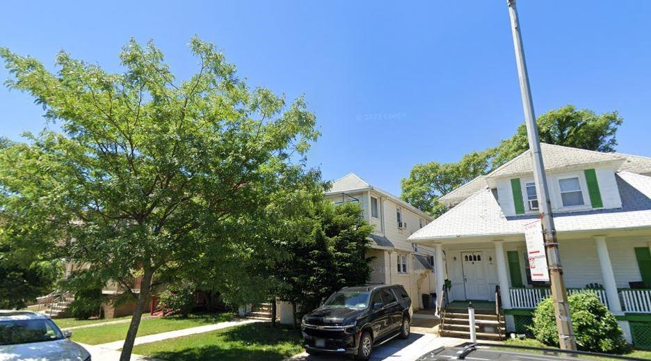 154 Beaumont Street Manhattan Beach Brooklyn NY 11235