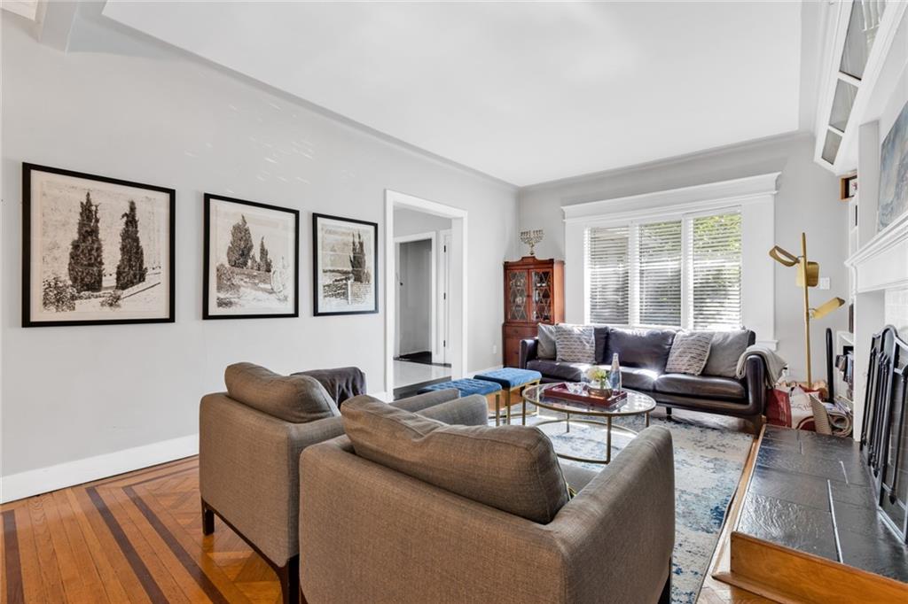 154 Beaumont Street Manhattan Beach Brooklyn NY 11235
