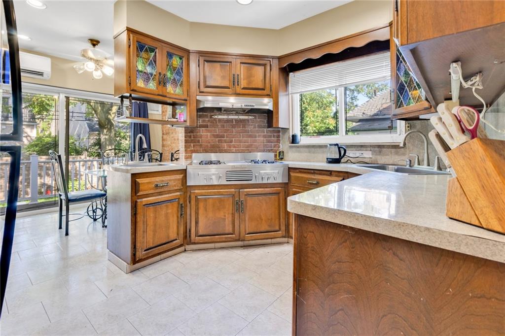 154 Beaumont Street Manhattan Beach Brooklyn NY 11235