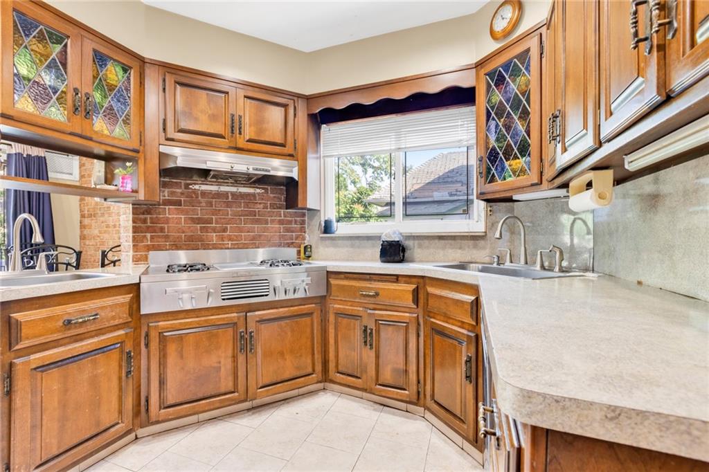 154 Beaumont Street Manhattan Beach Brooklyn NY 11235