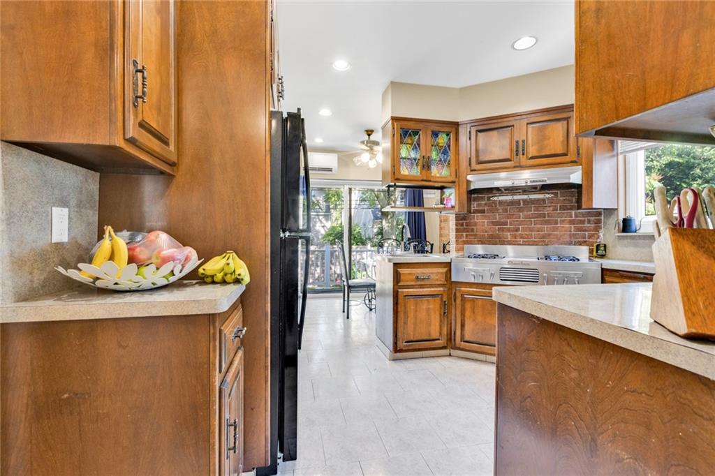 154 Beaumont Street Manhattan Beach Brooklyn NY 11235