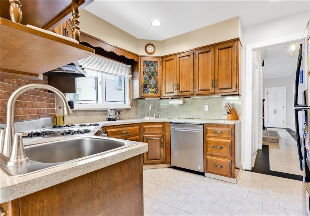 154 Beaumont Street Manhattan Beach Brooklyn NY 11235