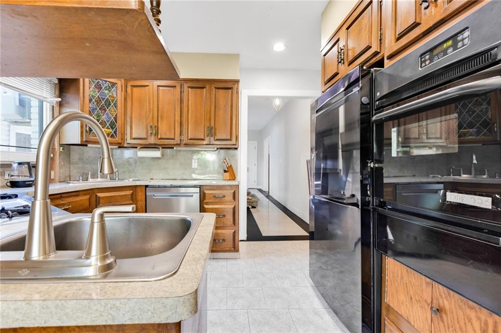 154 Beaumont Street Manhattan Beach Brooklyn NY 11235