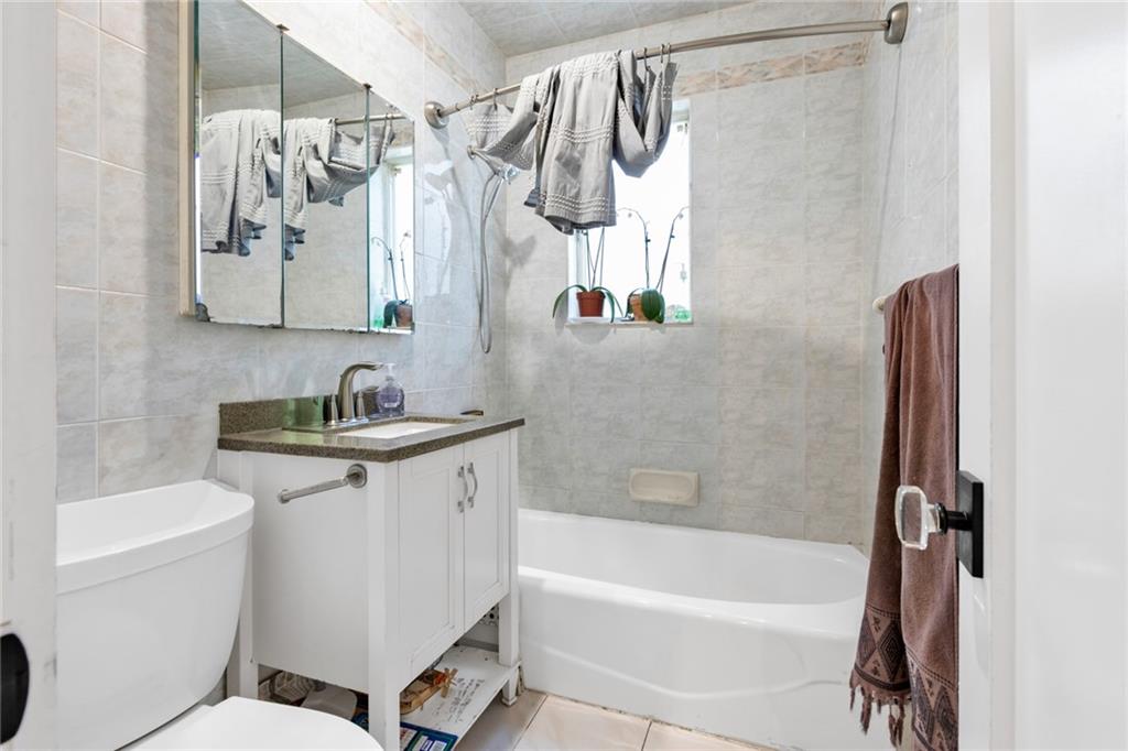 154 Beaumont Street Manhattan Beach Brooklyn NY 11235