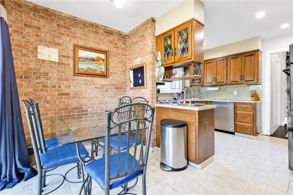 154 Beaumont Street Manhattan Beach Brooklyn NY 11235