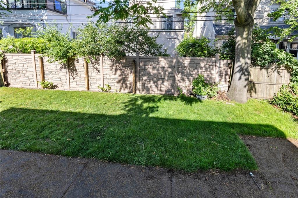154 Beaumont Street Manhattan Beach Brooklyn NY 11235