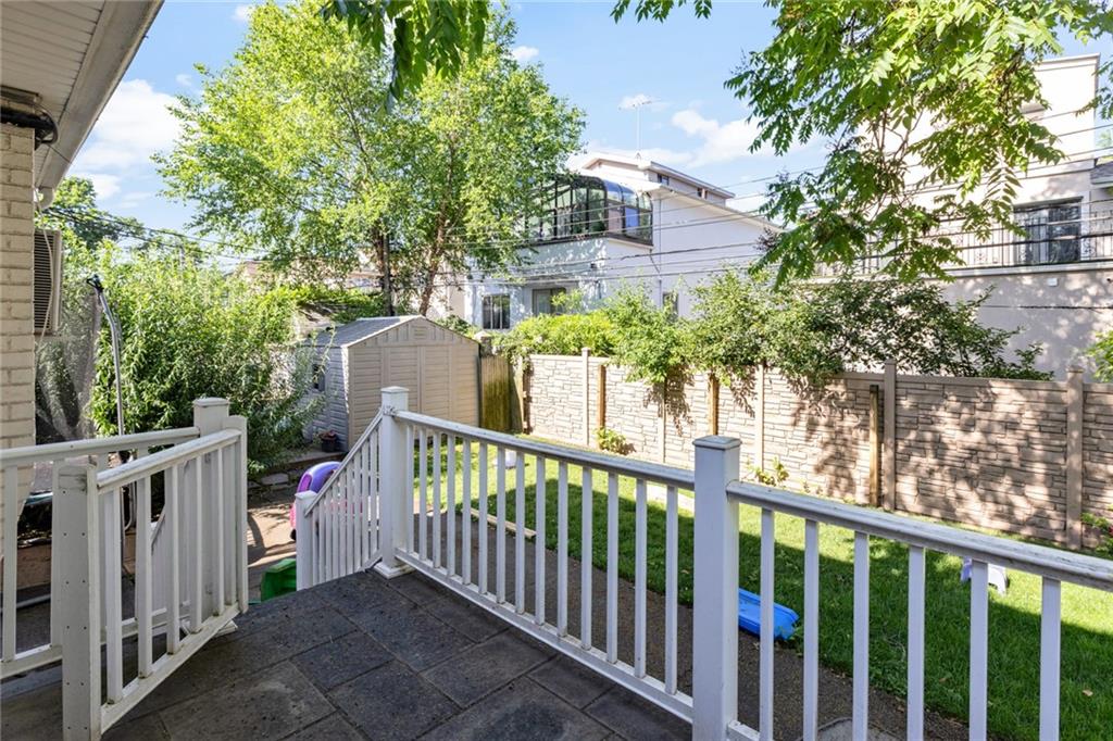 154 Beaumont Street Manhattan Beach Brooklyn NY 11235