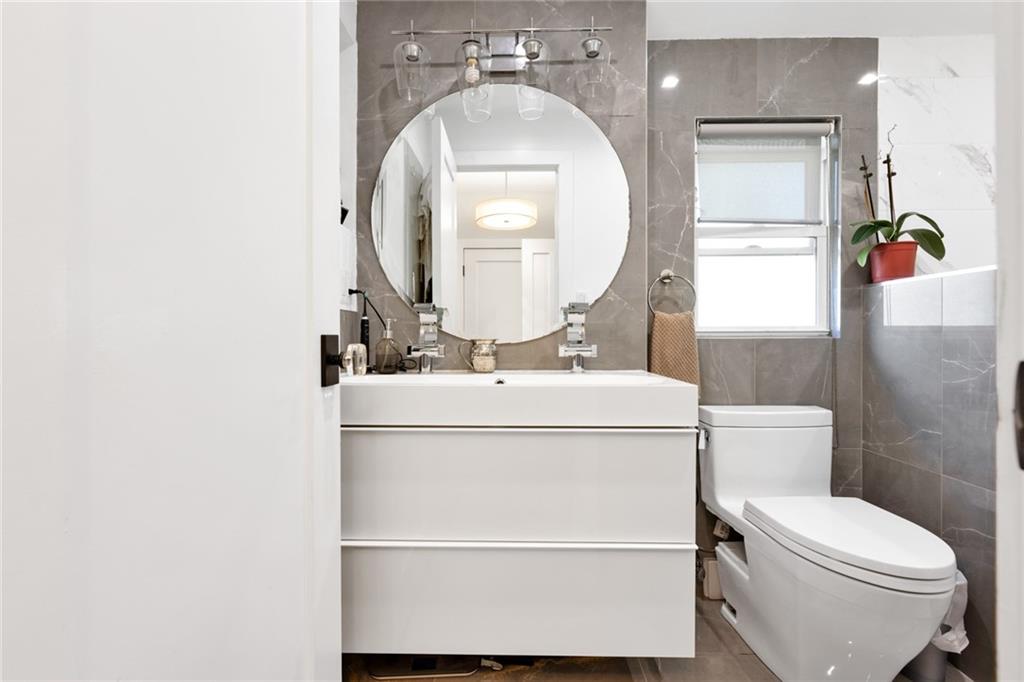 154 Beaumont Street Manhattan Beach Brooklyn NY 11235