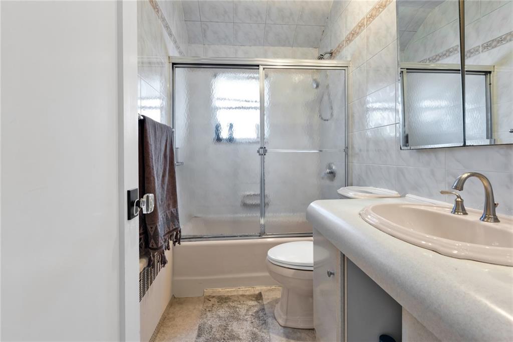 154 Beaumont Street Manhattan Beach Brooklyn NY 11235