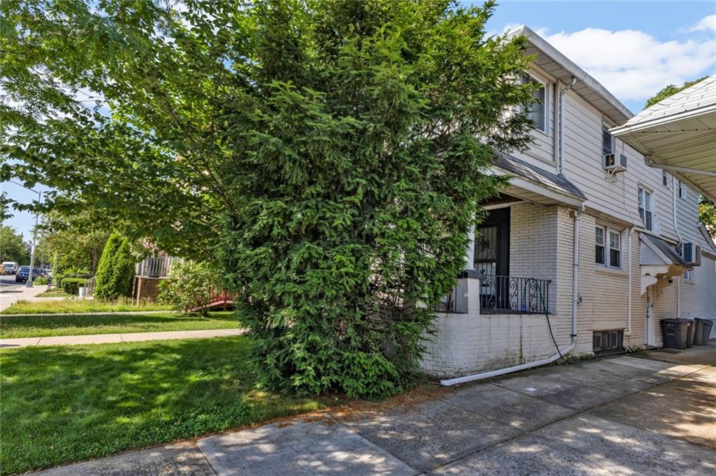 154 Beaumont Street Manhattan Beach Brooklyn NY 11235