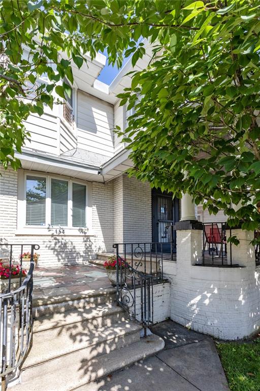 154 Beaumont Street Manhattan Beach Brooklyn NY 11235