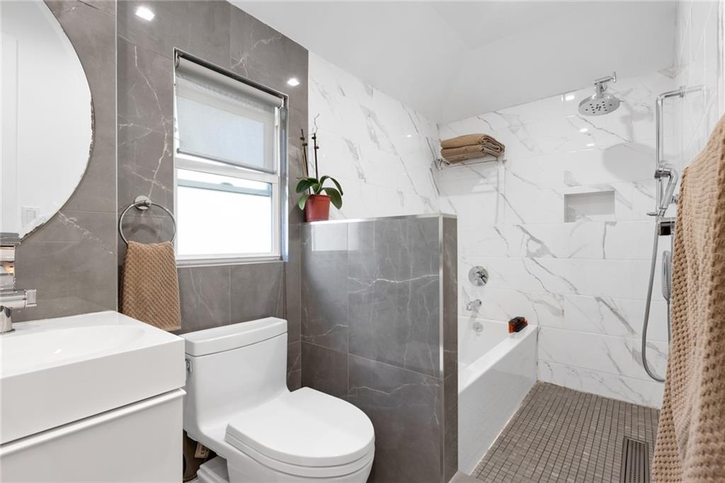 154 Beaumont Street Manhattan Beach Brooklyn NY 11235