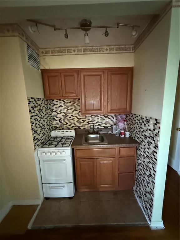 2821 Kings Highway Midwood Brooklyn NY 11229