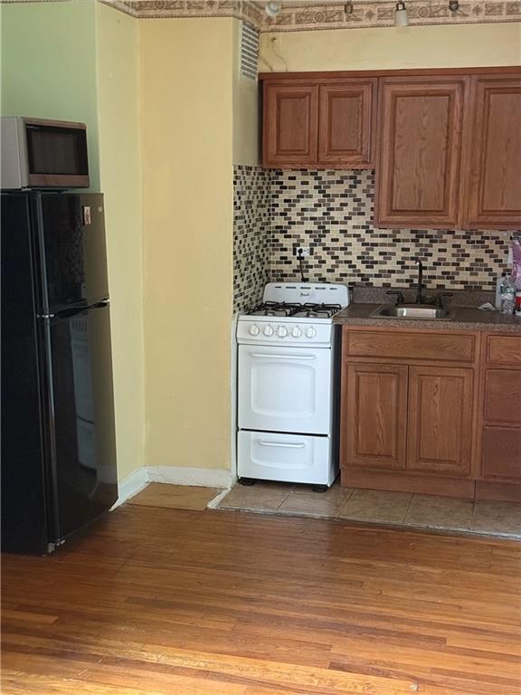 2821 Kings Highway Midwood Brooklyn NY 11229