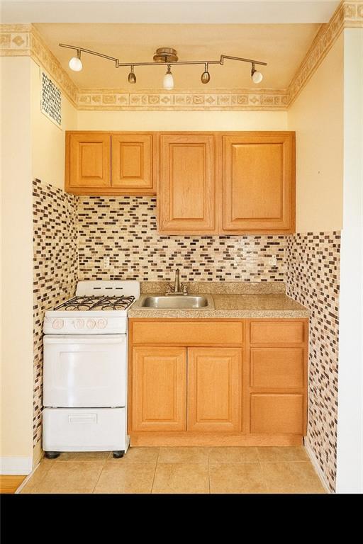 2821 Kings Highway Midwood Brooklyn NY 11229