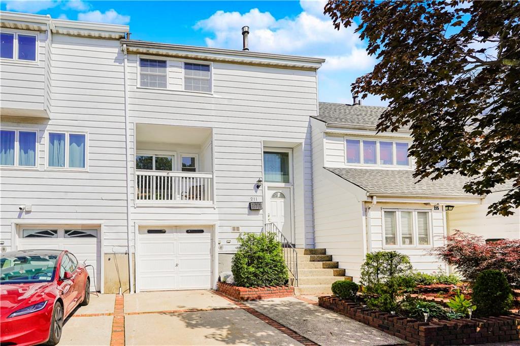 211 Dover Green Arden Heights Staten Island NY 10312
