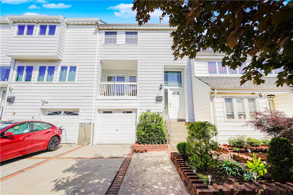 211 Dover Green Arden Heights Staten Island NY 10312