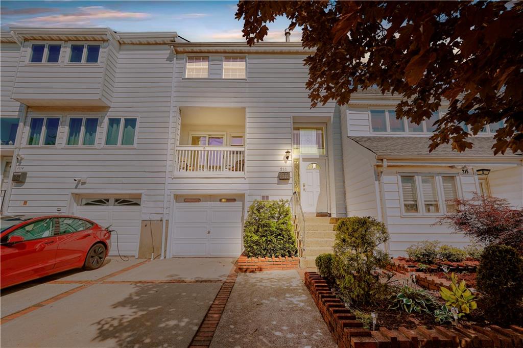 211 Dover Green Arden Heights Staten Island NY 10312