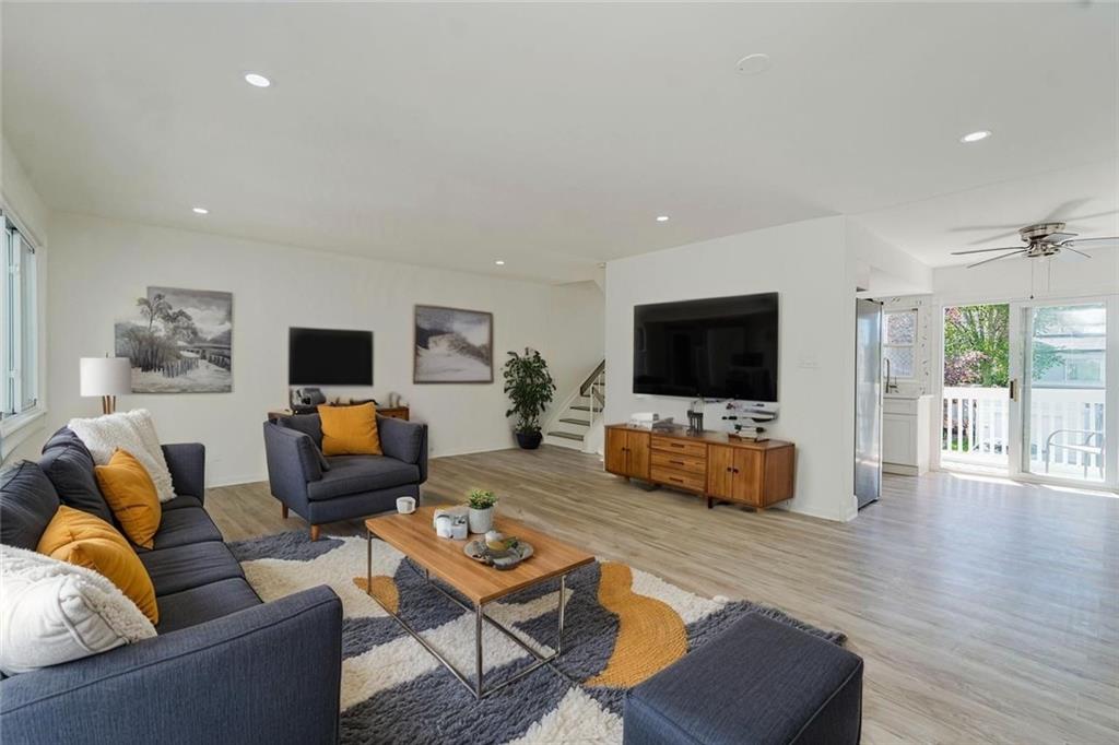211 Dover Green Arden Heights Staten Island NY 10312