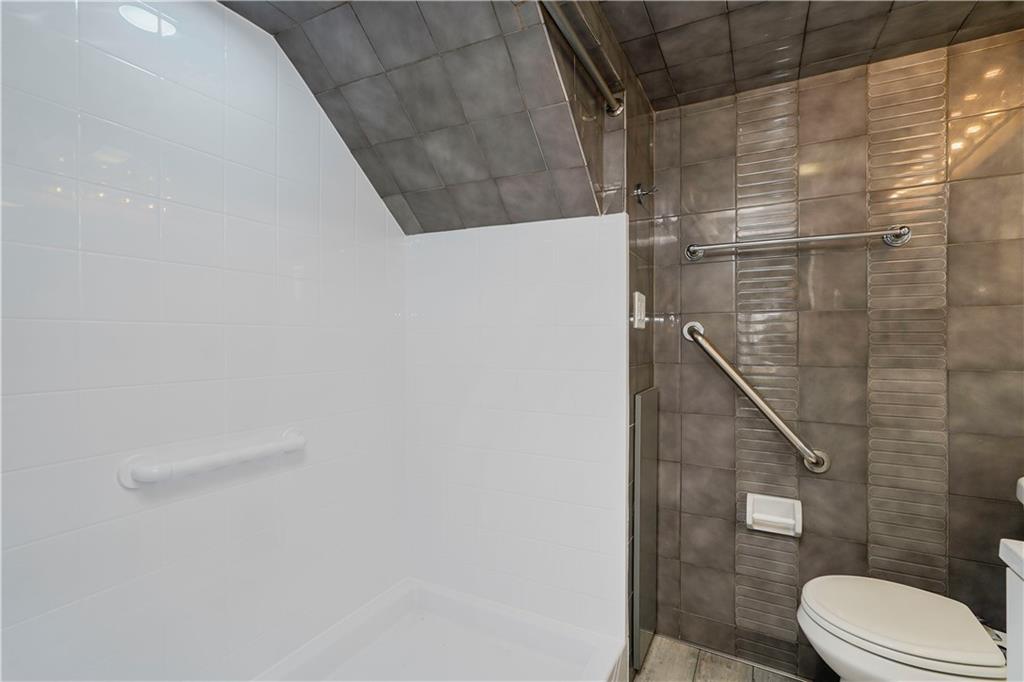 211 Dover Green Arden Heights Staten Island NY 10312