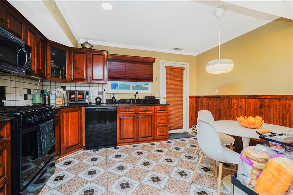 221 Arlo Road Sunnyside Staten Island NY 10301