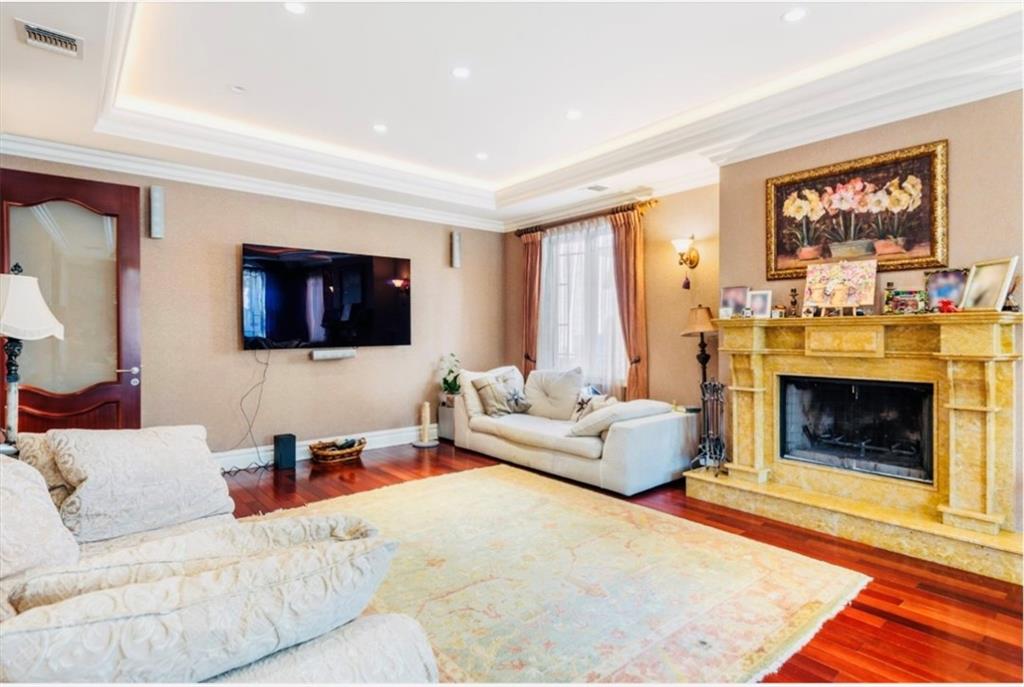 42 Beaumont Street Manhattan Beach Brooklyn NY 11235