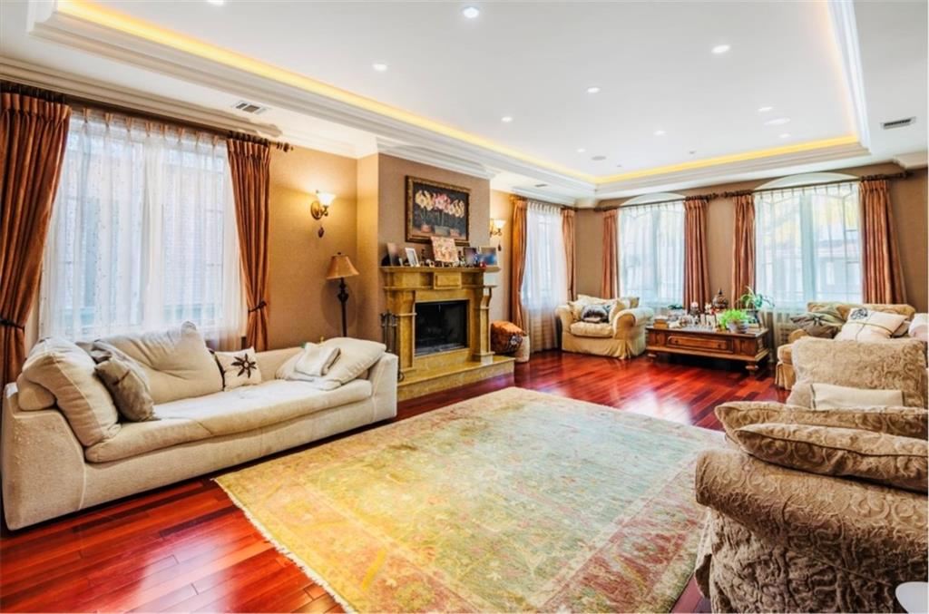 42 Beaumont Street Manhattan Beach Brooklyn NY 11235