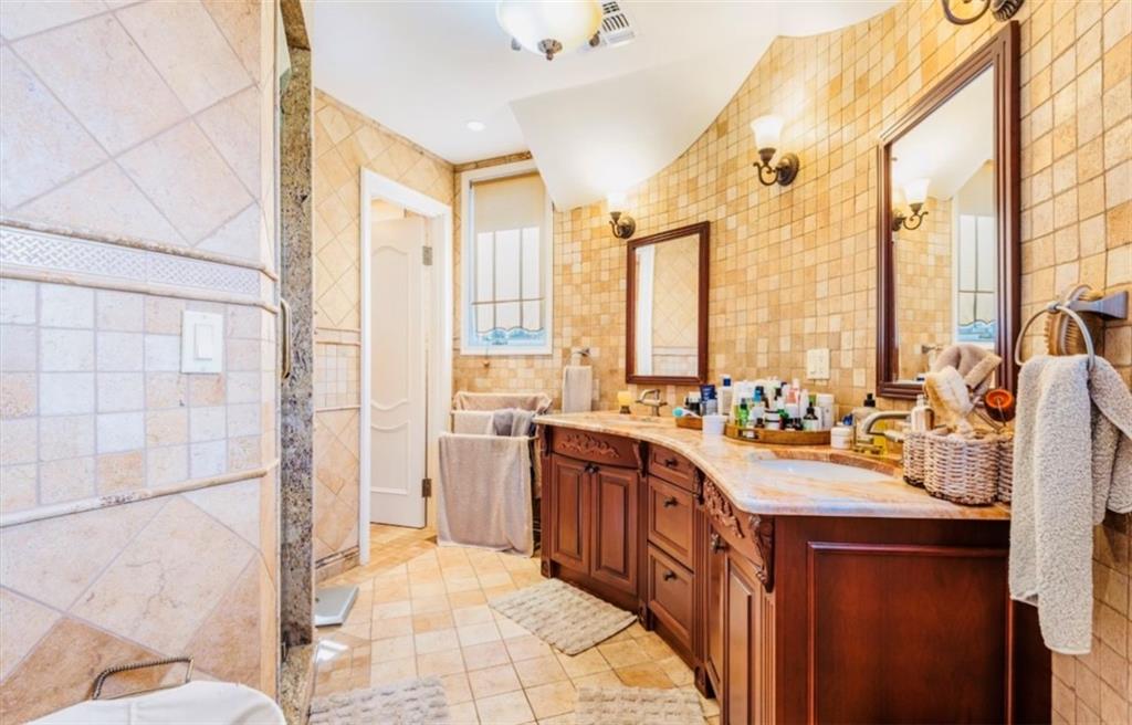42 Beaumont Street Manhattan Beach Brooklyn NY 11235