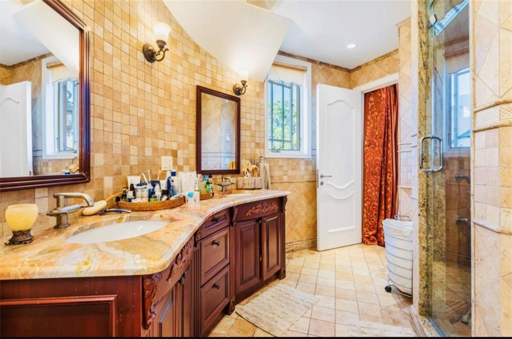 42 Beaumont Street Manhattan Beach Brooklyn NY 11235