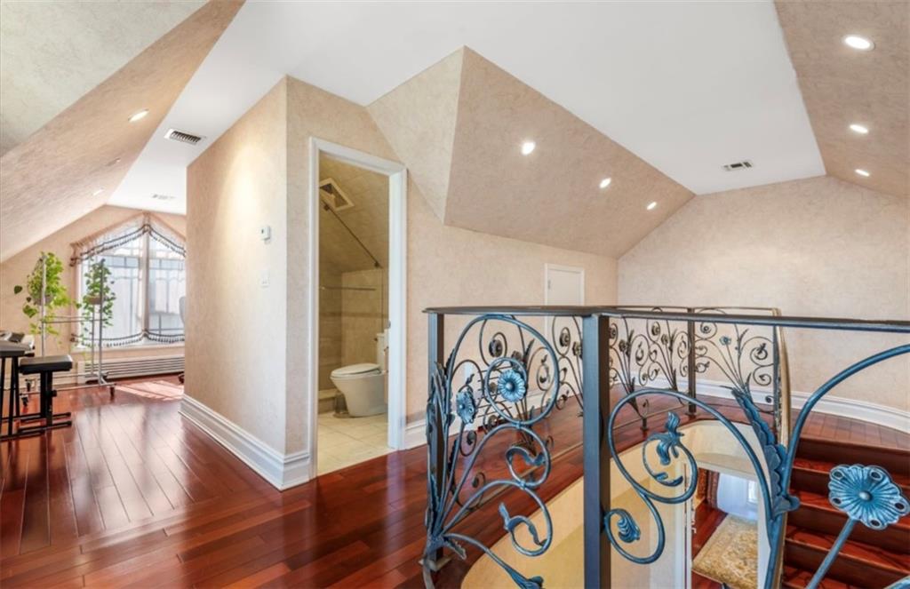 42 Beaumont Street Manhattan Beach Brooklyn NY 11235