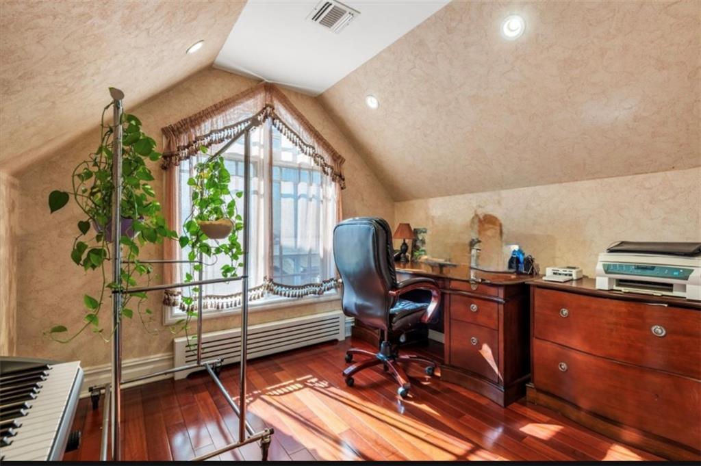 42 Beaumont Street Manhattan Beach Brooklyn NY 11235