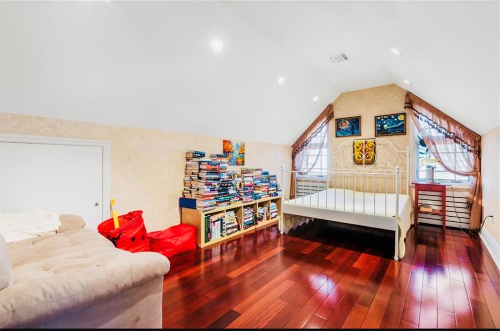 42 Beaumont Street Manhattan Beach Brooklyn NY 11235