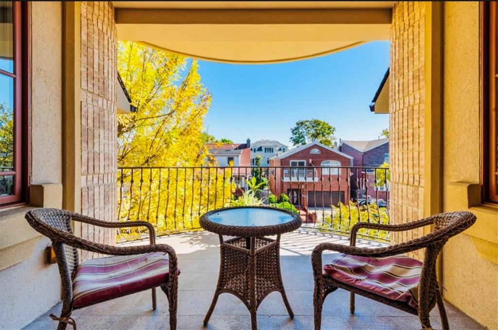 42 Beaumont Street Manhattan Beach Brooklyn NY 11235