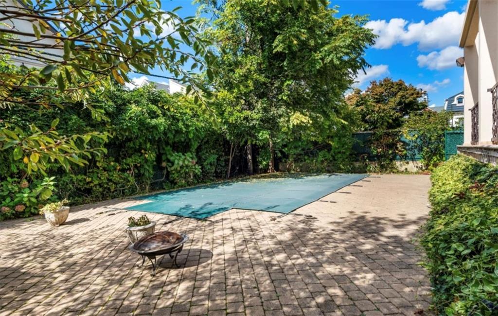 42 Beaumont Street Manhattan Beach Brooklyn NY 11235