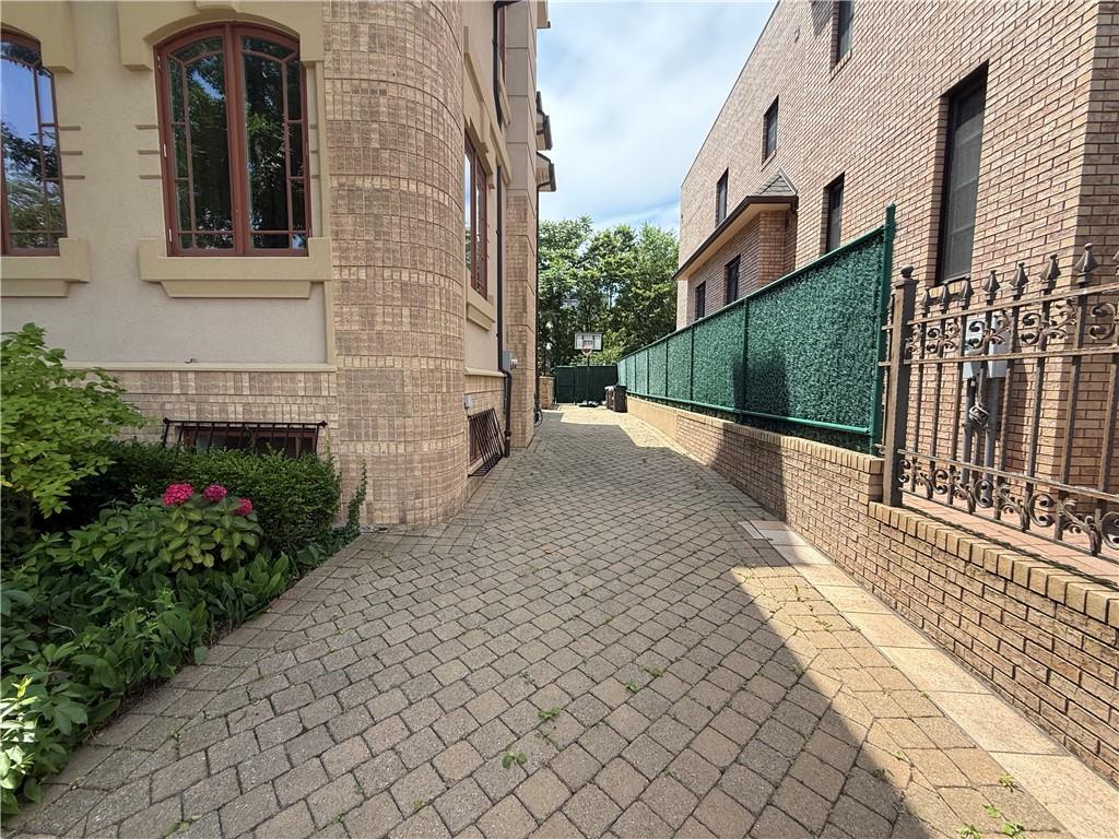 42 Beaumont Street Manhattan Beach Brooklyn NY 11235