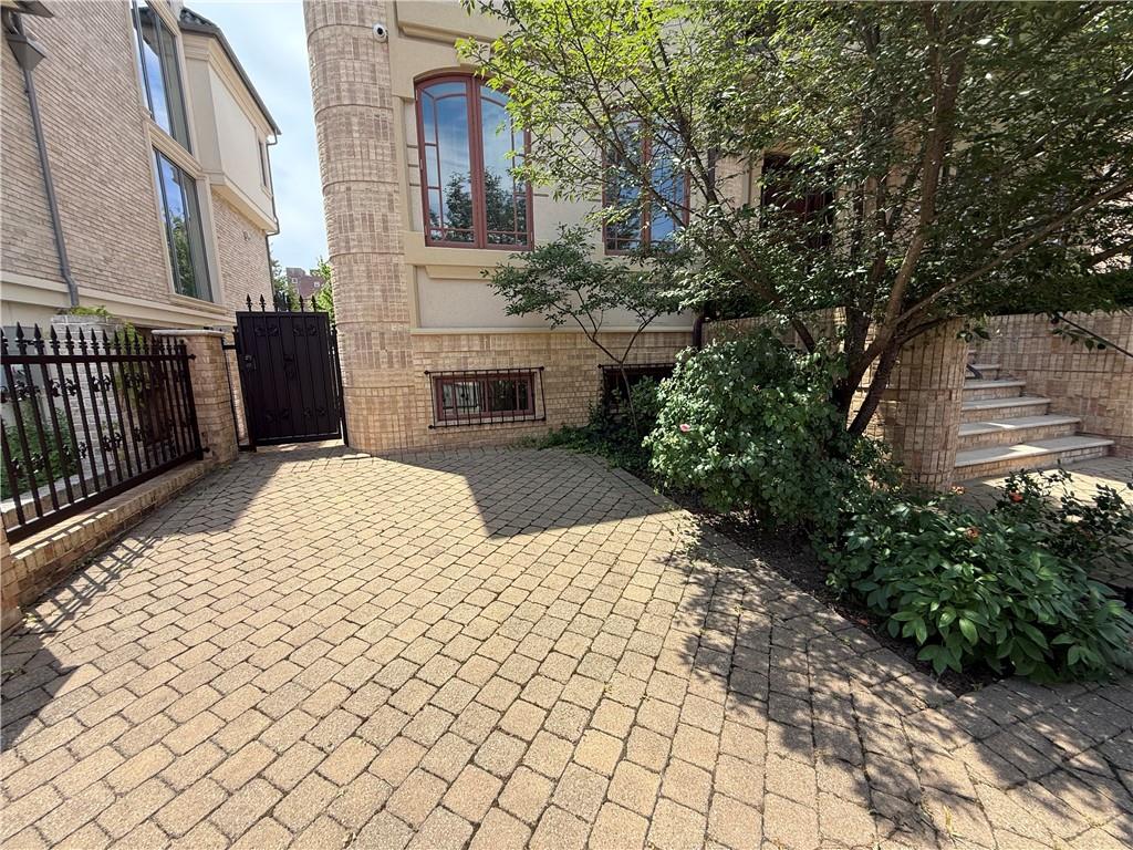 42 Beaumont Street Manhattan Beach Brooklyn NY 11235