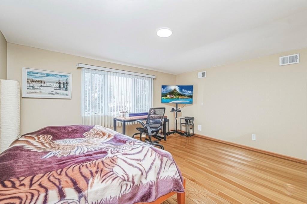 16 Fawn Lane Bay Terrace Staten Island NY 10306