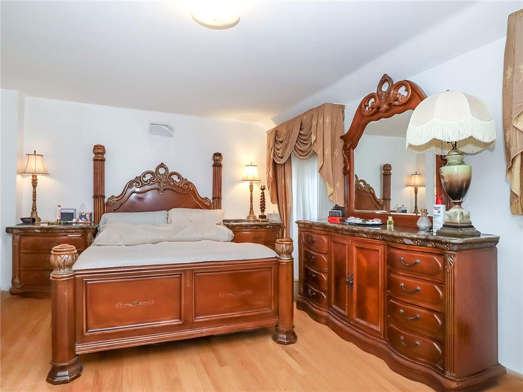 45 Fairlawn Loop Bay Terrace Staten Island NY 10308