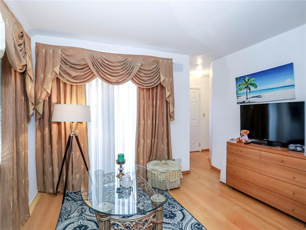 45 Fairlawn Loop Bay Terrace Staten Island NY 10308