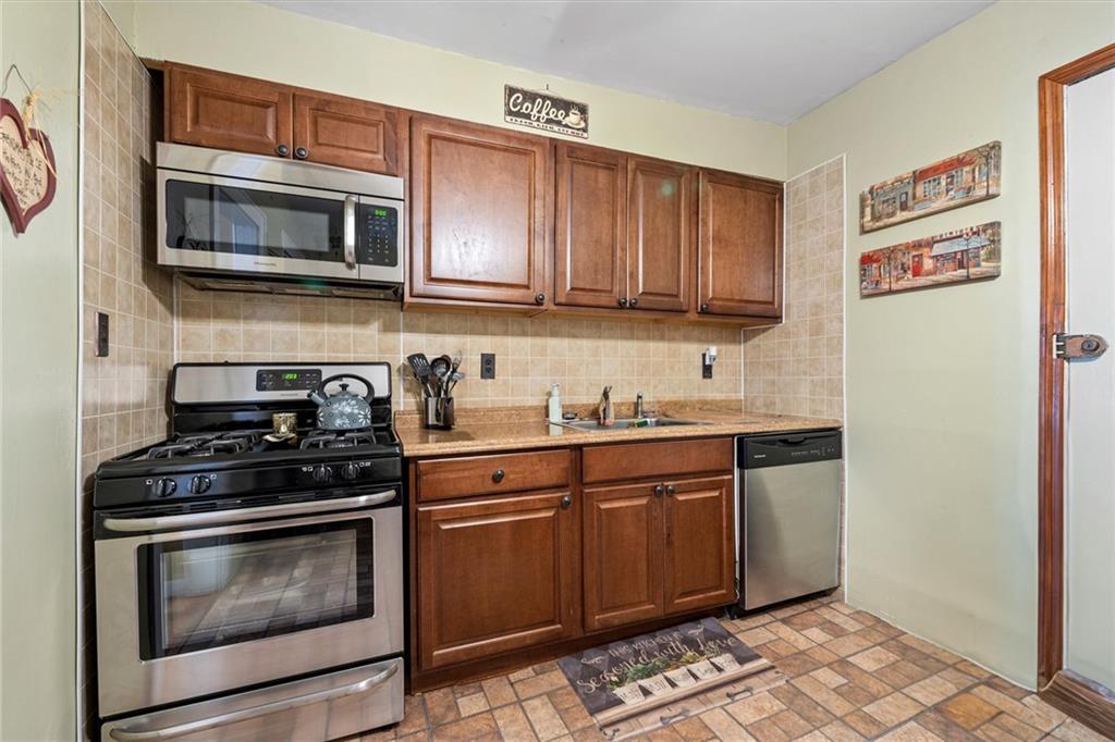 33 Bevy Court Gerritsen Beach Brooklyn NY 11229
