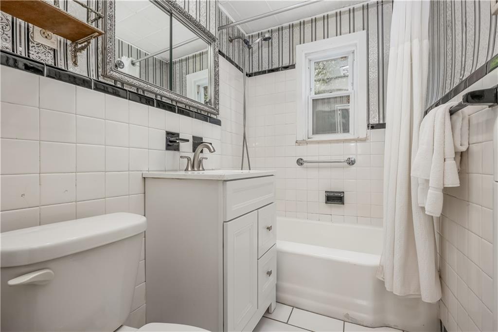16511 Jewel Avenue Fresh Meadows Flushing NY 11365