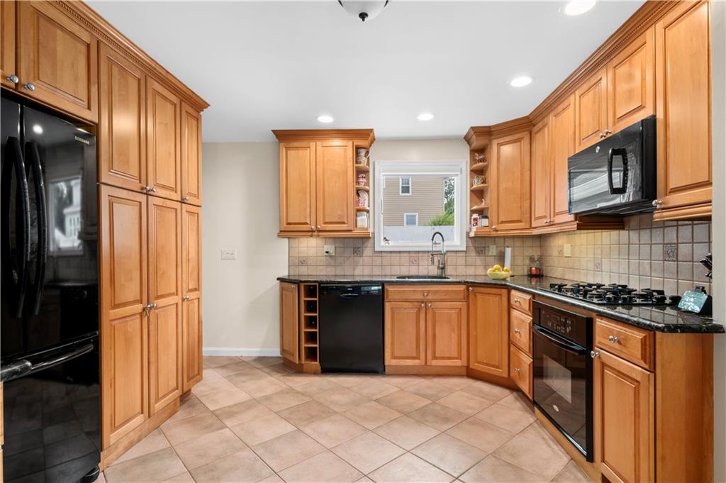 23 Acorn Street Oakwood Staten Island NY 10306