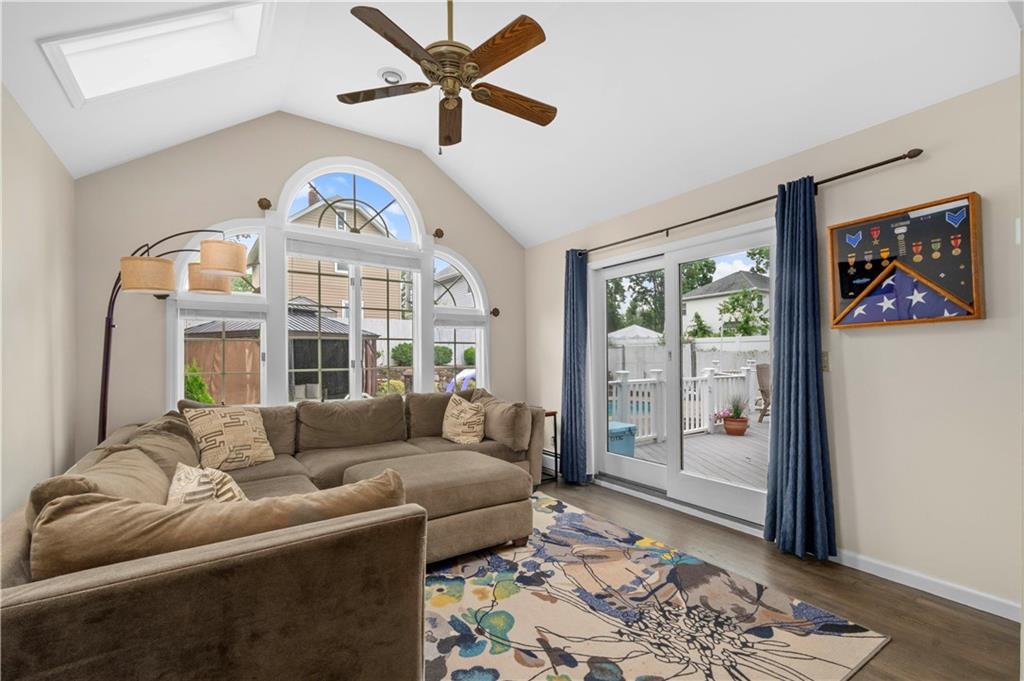 23 Acorn Street Oakwood Staten Island NY 10306