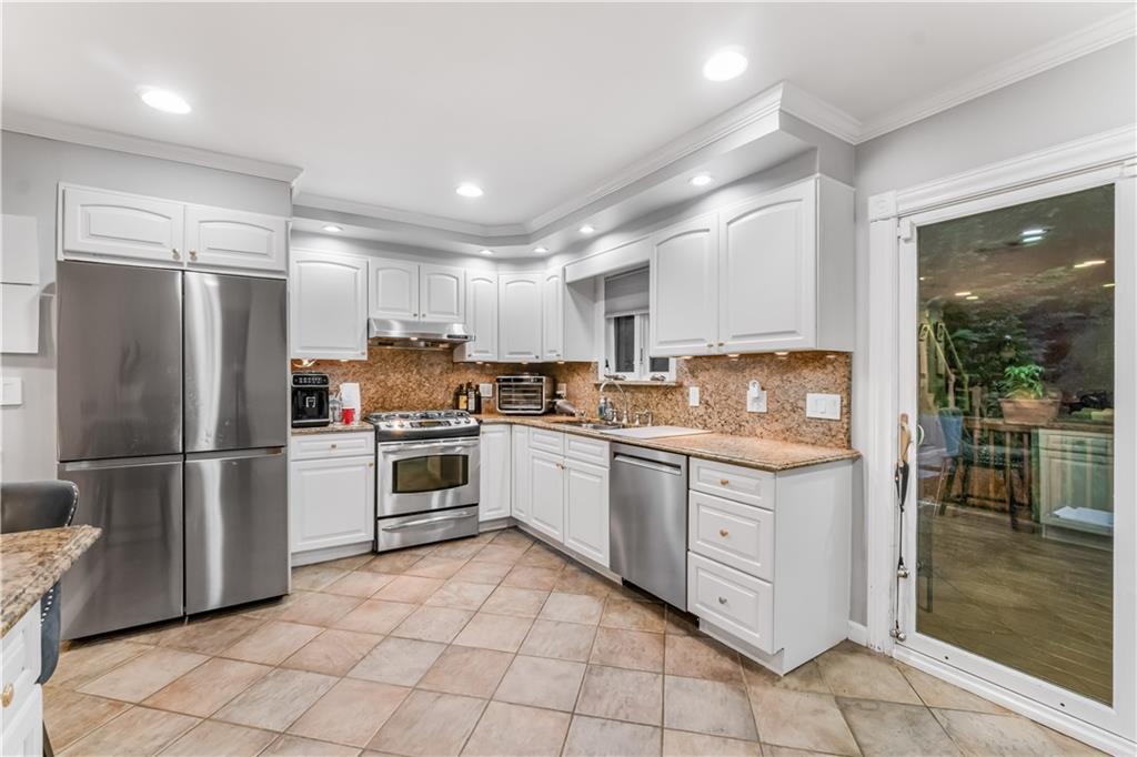 124 North Drive Staten Island NY 10305