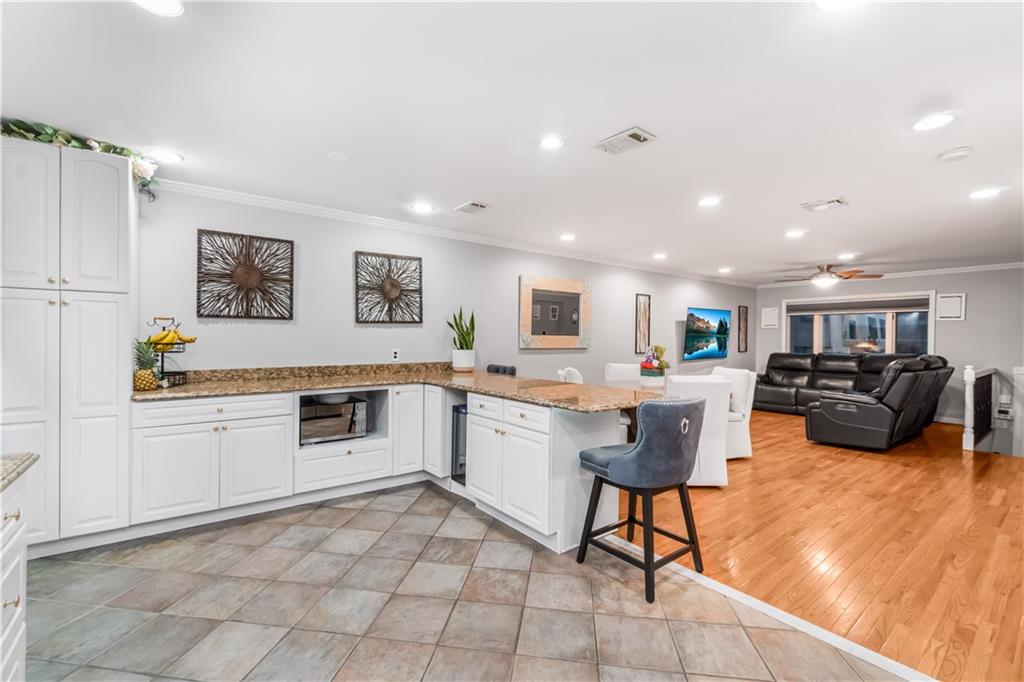 124 North Drive Staten Island NY 10305